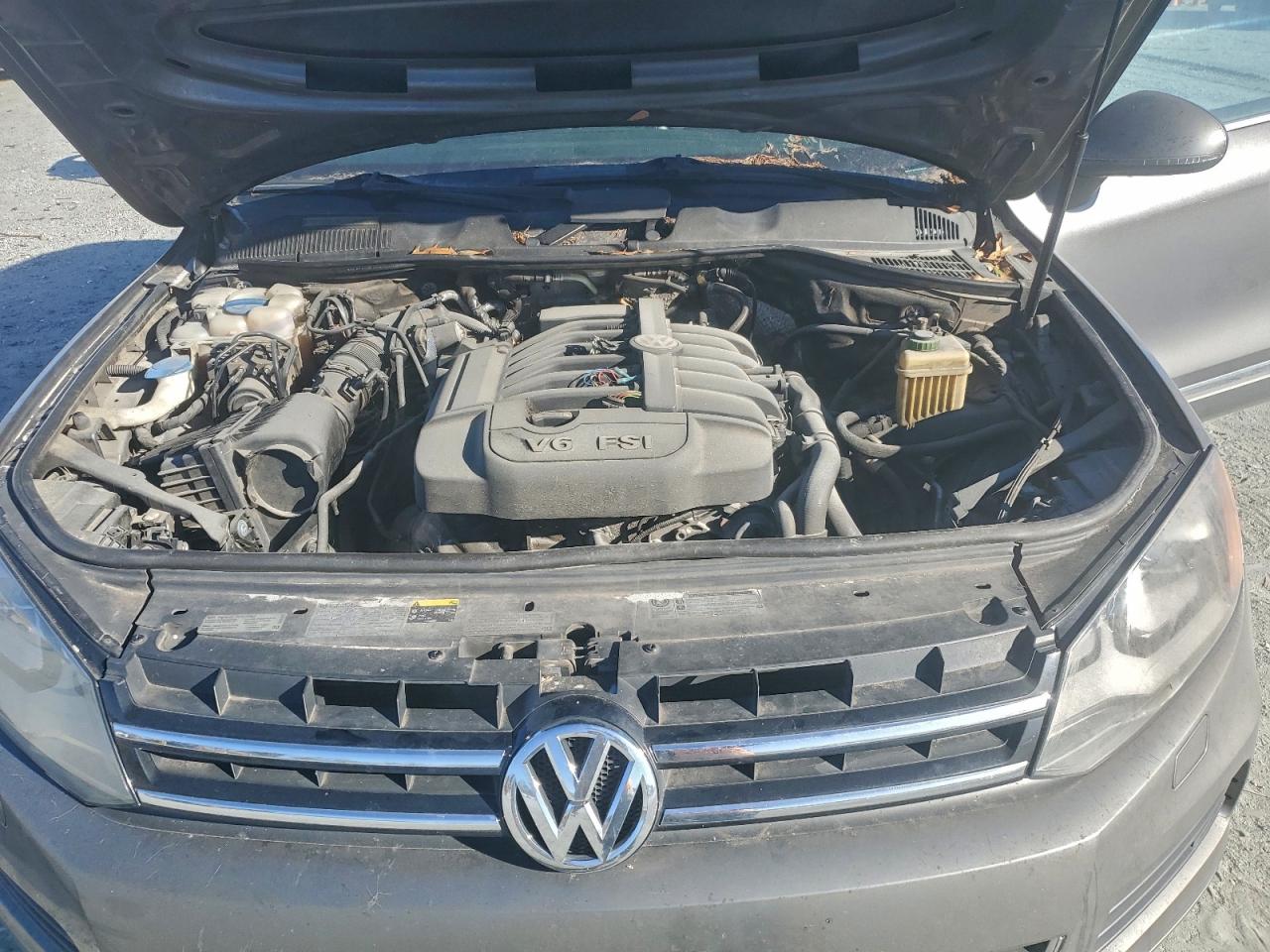 2014 Volkswagen Touareg V6 VIN: WVGEF9BP6ED005671 Lot: 96740885
