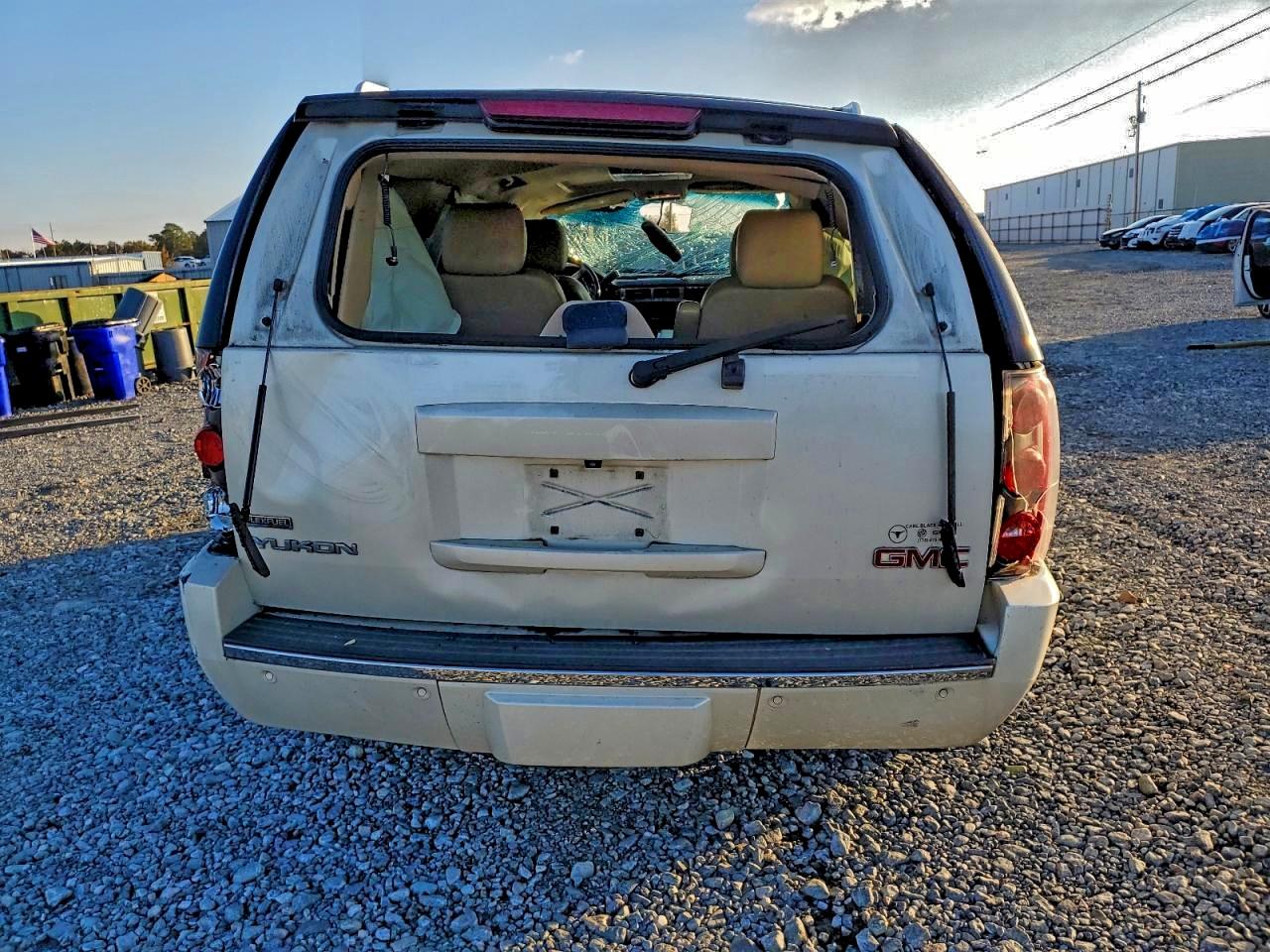 2011 GMC Yukon Denali VIN: 1GKS1EEF0BR174430 Lot: 96293955