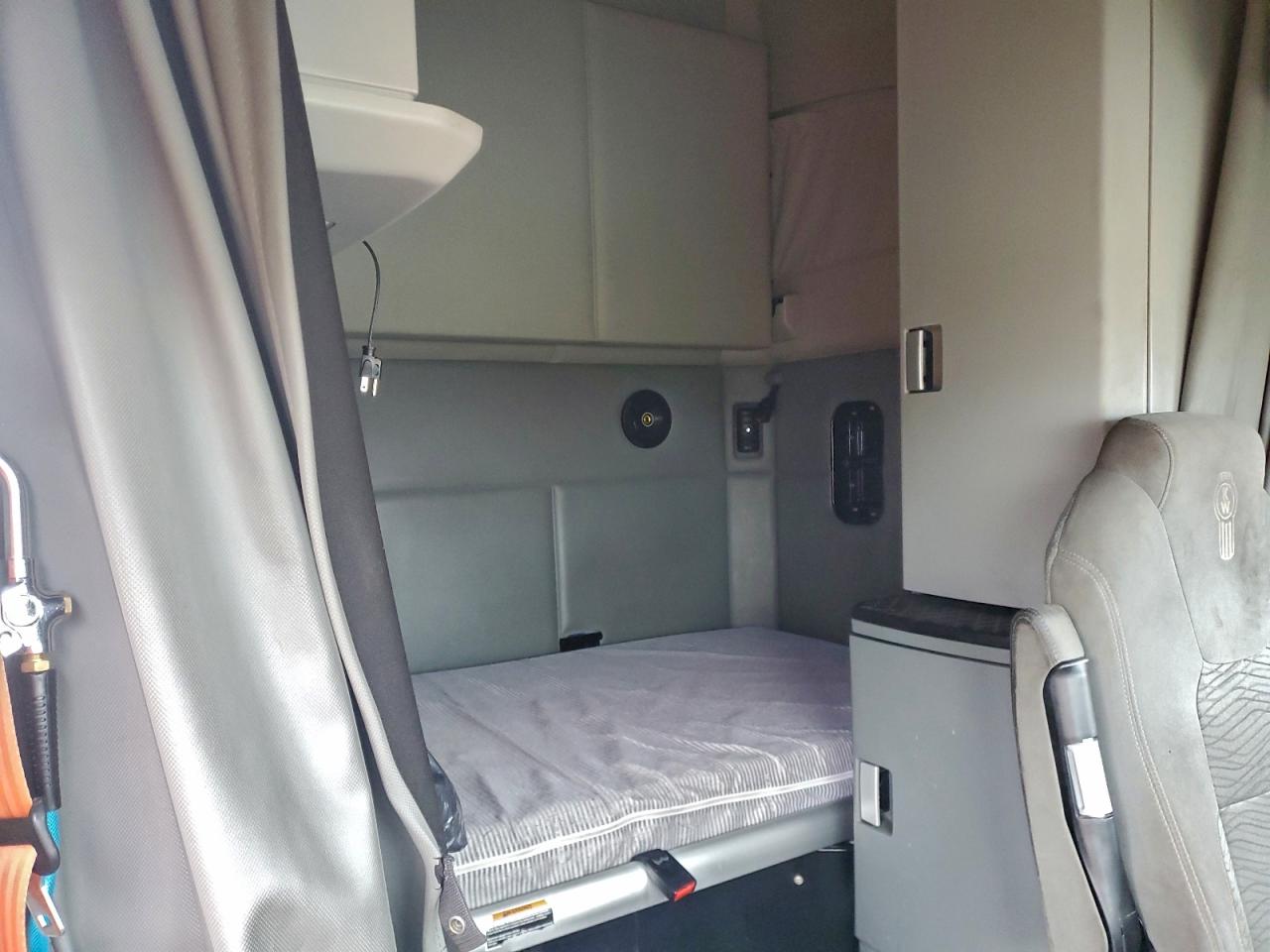 2018 Kenworth Construction T680 VIN: 1XKYD49X7JJ206107 Lot: 94253695