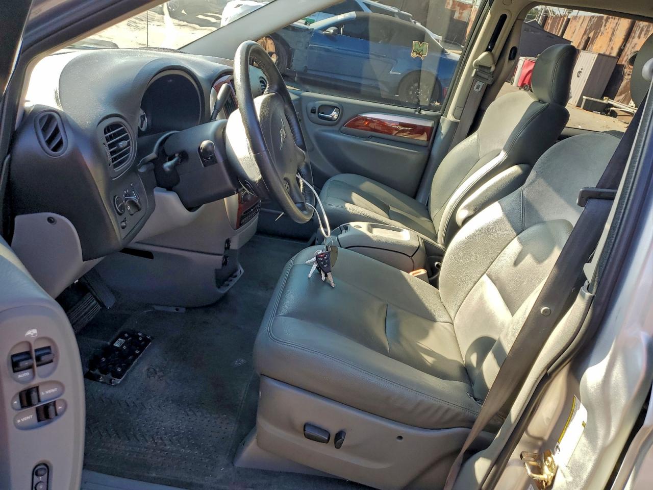 2005 Chrysler Town & Country Limited VIN: 2C8GP64L65R474225 Lot: 96708835