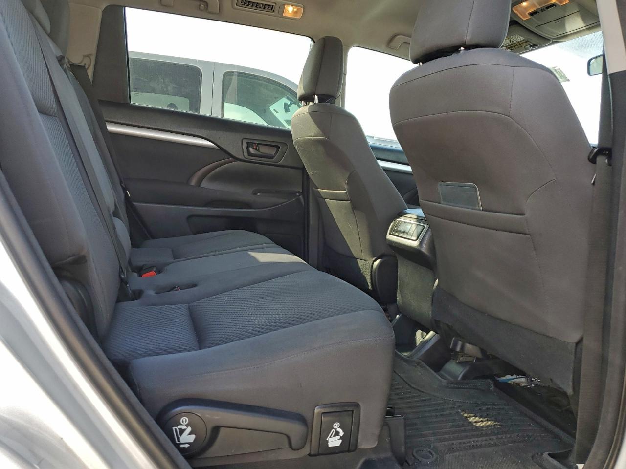 2015 Toyota Highlander Le VIN: 5TDZARFH3FS016334 Lot: 93142775