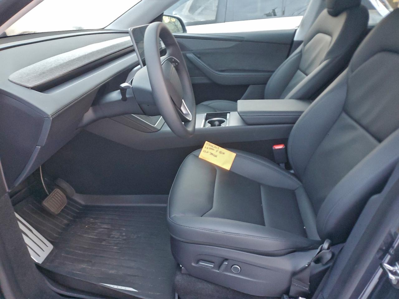 2026 Tesla Model Y VIN: 7SAYGDEE4TA399236 Lot: 95666345