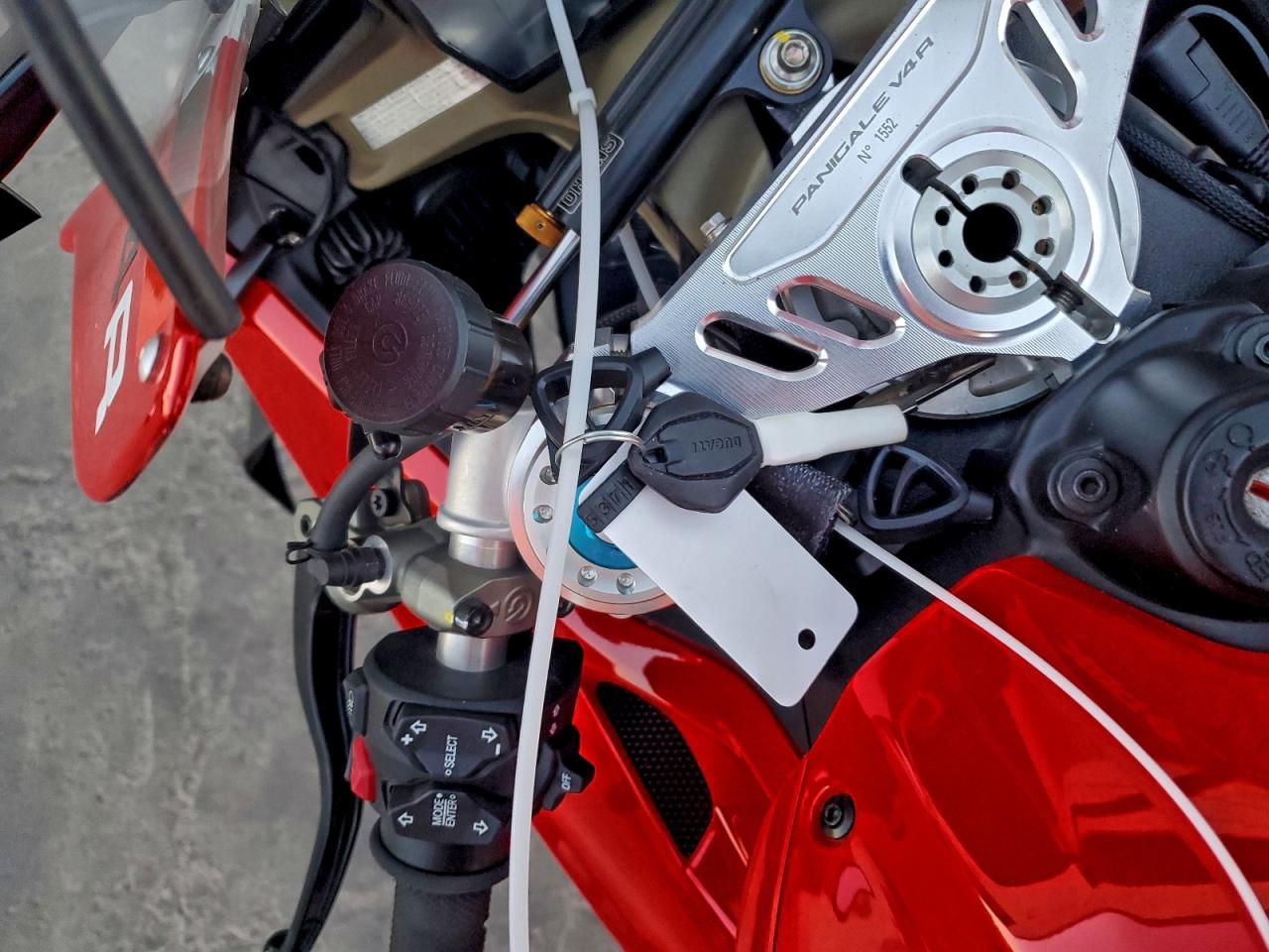 2024 Ducati Panigale V4 R VIN: ZDMDAGZW6RB008754 Lot: 95026325