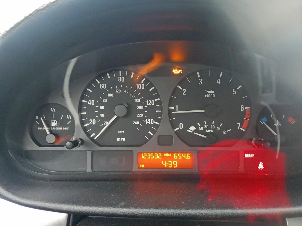 Фото: WBAET374X2NH01500