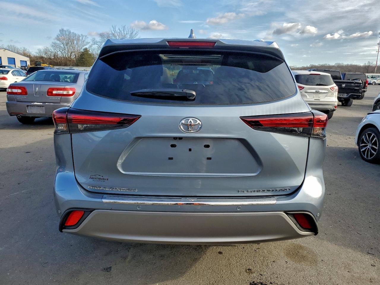 2024 Toyota Highlander Le VIN: 5TDKDRBH7RS575081 Lot: 96917925