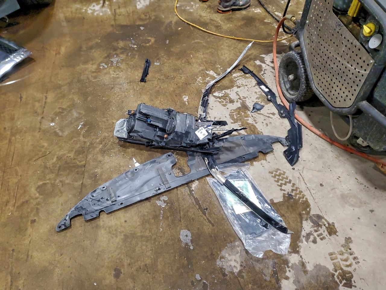 2018 Chrysler Pacifica Hybrid Limited VIN: 2C4RC1N78JR364555 Lot: 95448865