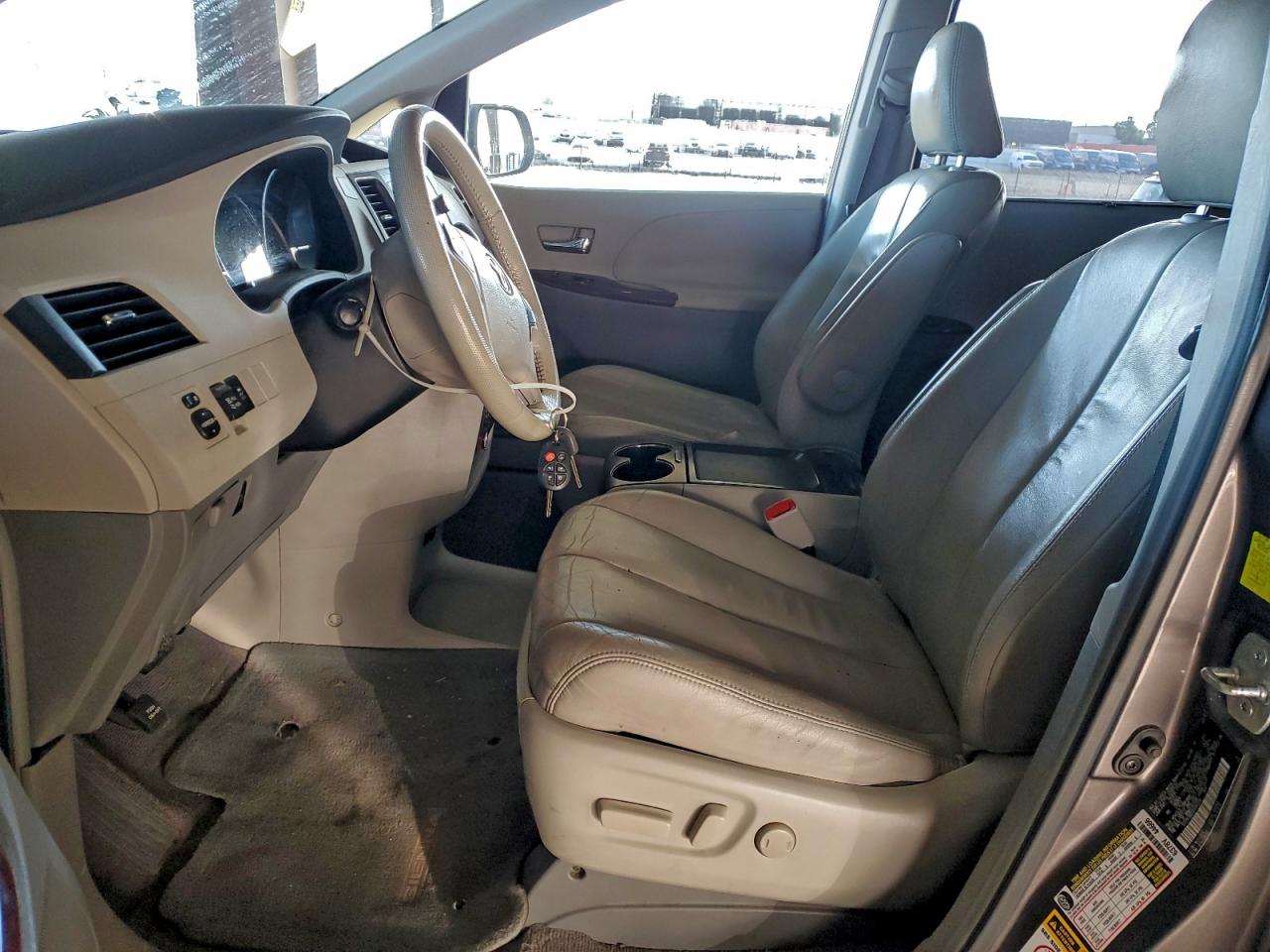 2011 Toyota Sienna Xle VIN: 5TDYK3DCXBS063206 Lot: 85439275