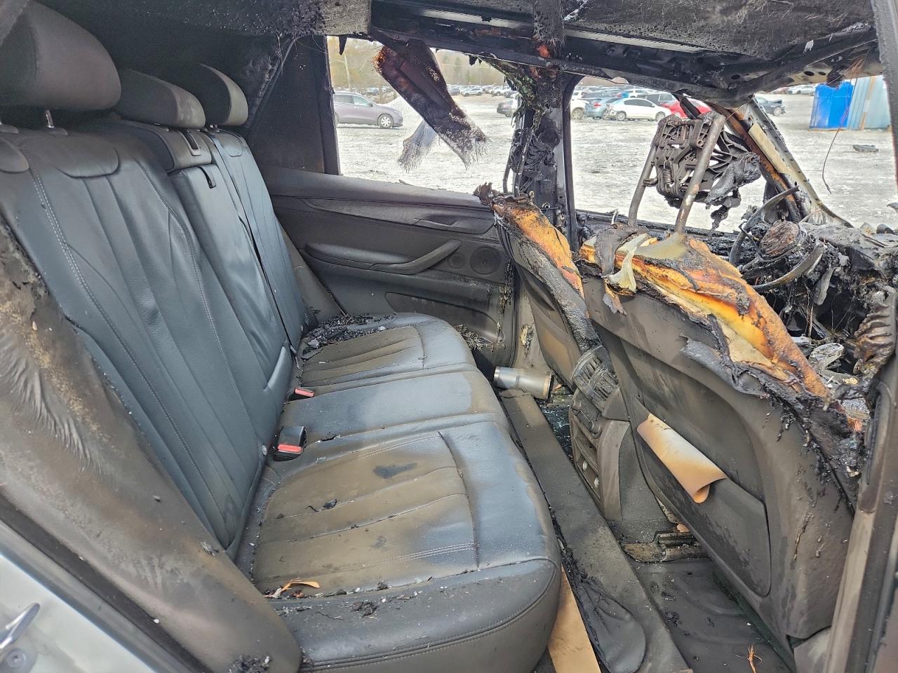 Фото: 5UXKR2C30H0X05763