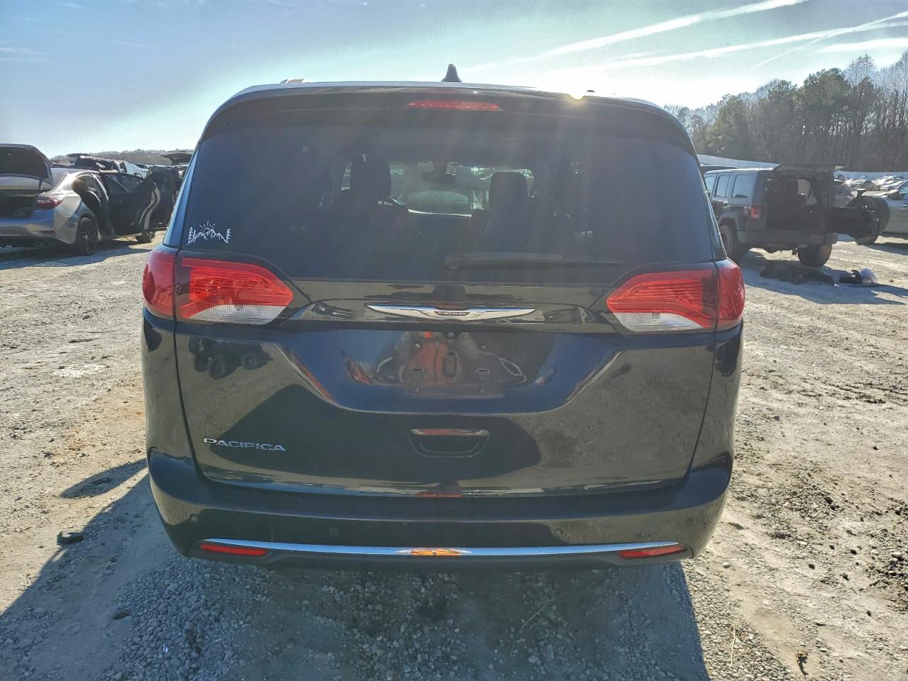 2017 Chrysler Pacifica Touring L VIN: 2C4RC1BG5HR613926 Lot: 95311185