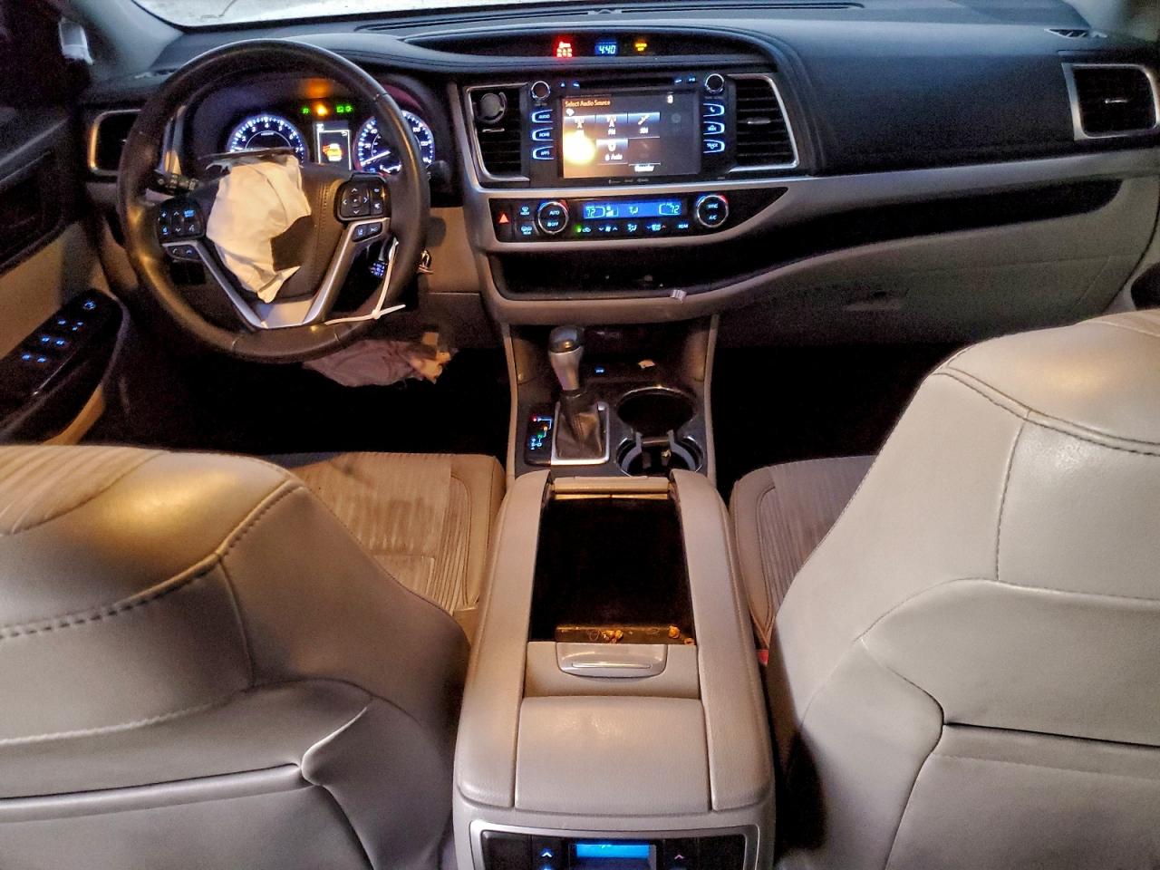 2019 Toyota Highlander Le VIN: 5TDZZRFH9KS365274 Lot: 96553755