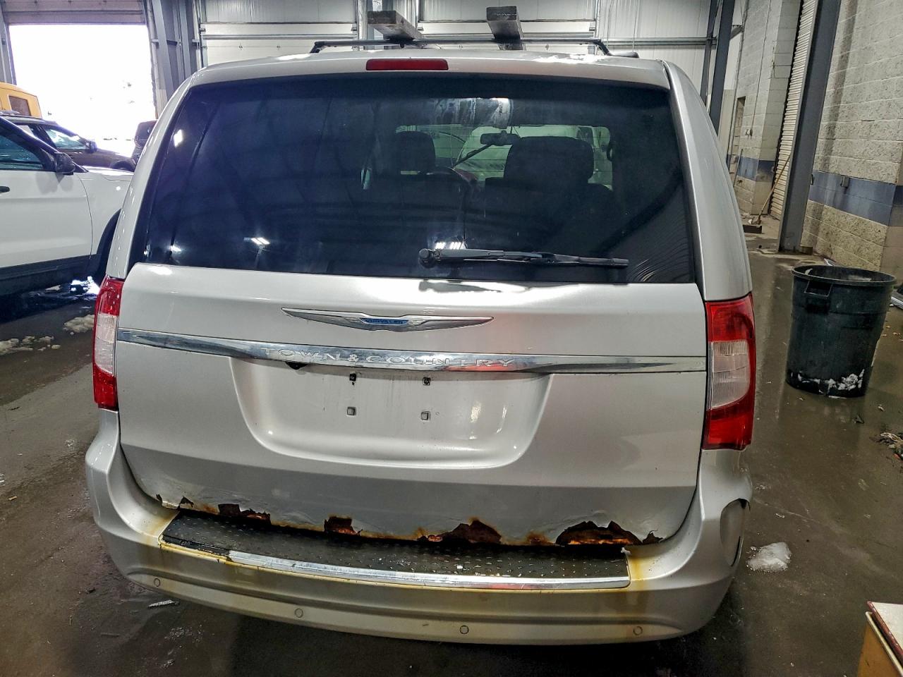 2011 Chrysler Town & Country Touring VIN: 2A4RR5DG2BR694548 Lot: 96424055