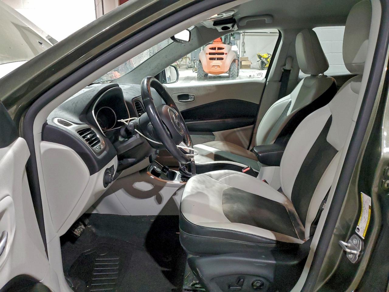 2018 Jeep Compass Latitude VIN: 3C4NJDBBXJT156477 Lot: 94721855