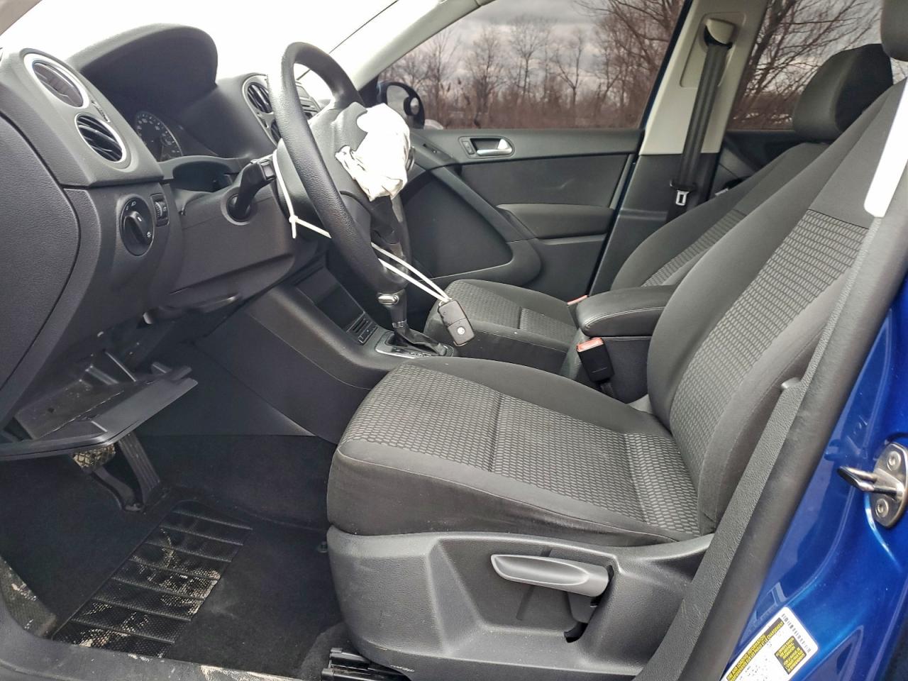 2010 Volkswagen Tiguan S VIN: WVGAV7AX7AW003451 Lot: 94698705