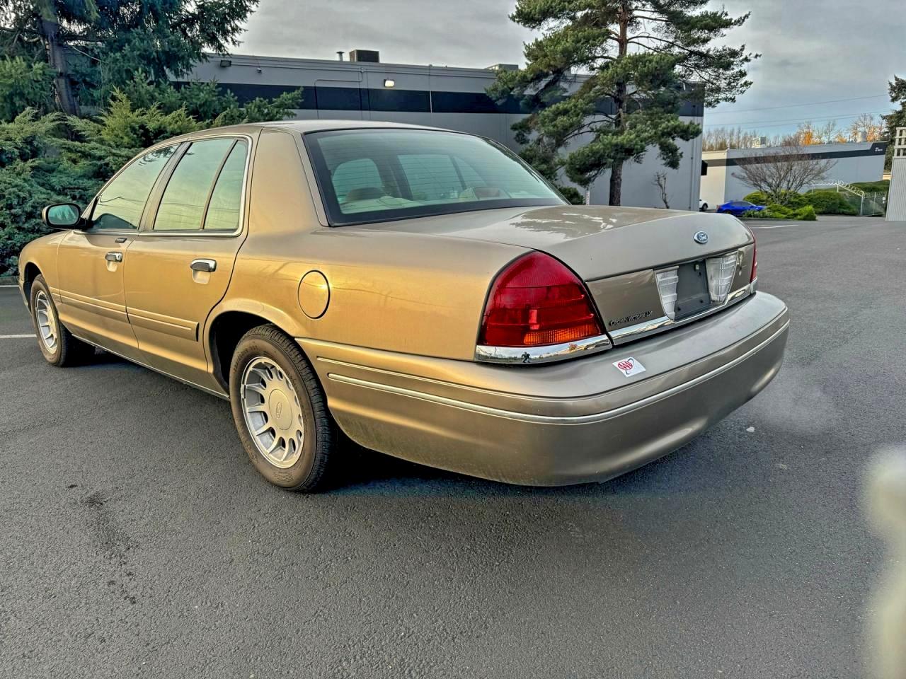 2001 Ford Crown Victoria Lx VIN: 2FAFP74W41X162882 Lot: 97671745