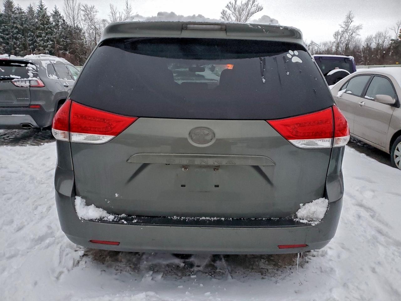 2011 Toyota Sienna Le VIN: 5TDKK3DC1BS103694 Lot: 94879665