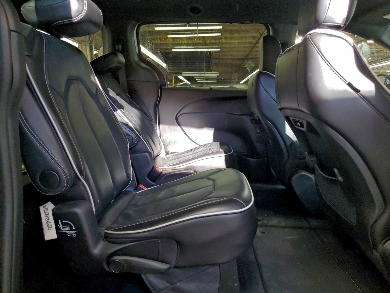 2025 Chrysler Pacifica Limited VIN: 2C4RC1GG7SR544303 Lot: 96374275