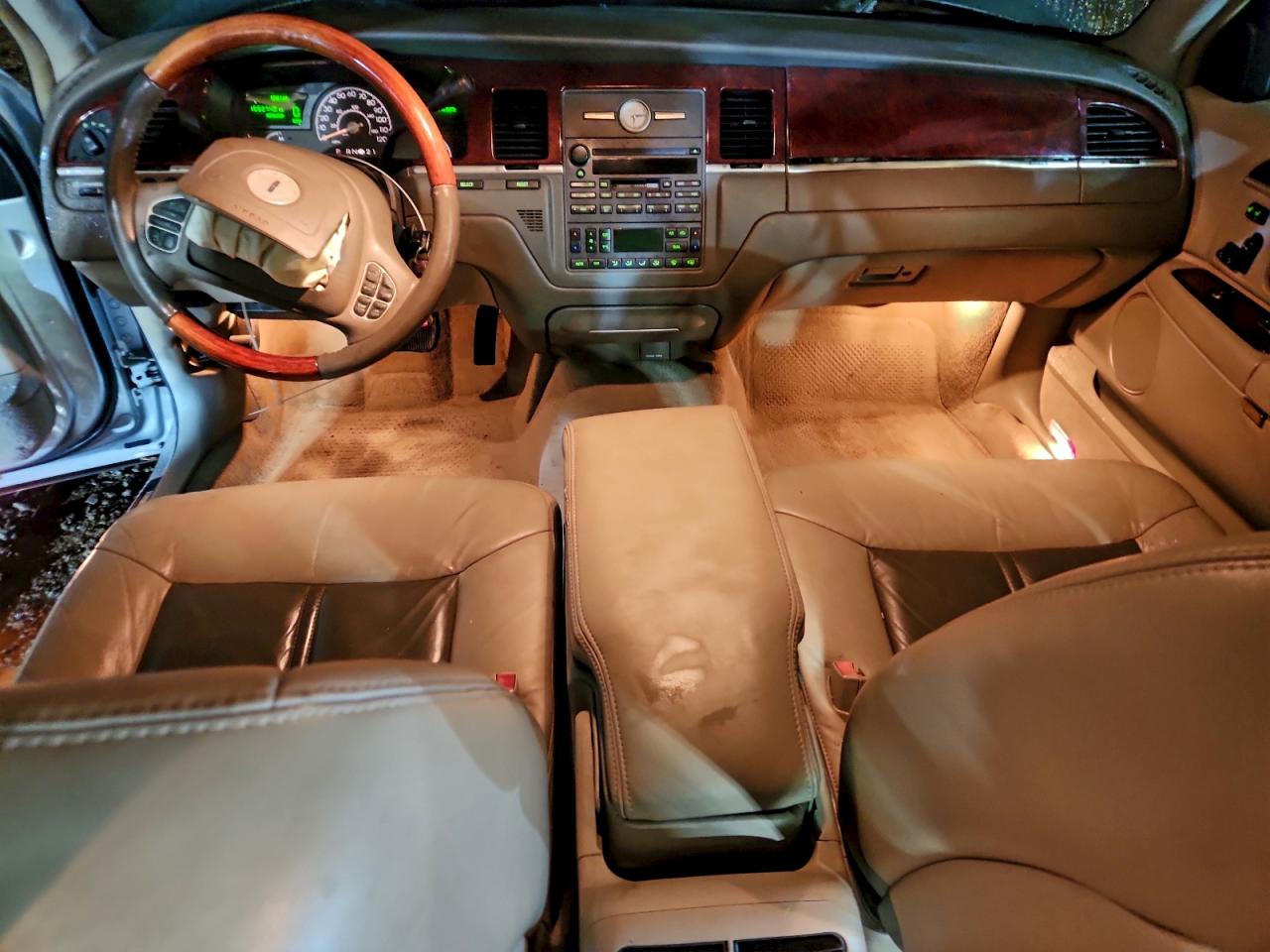 2004 Lincoln Town Car Ultimate VIN: 1LNHM83W64Y641176 Lot: 94808365