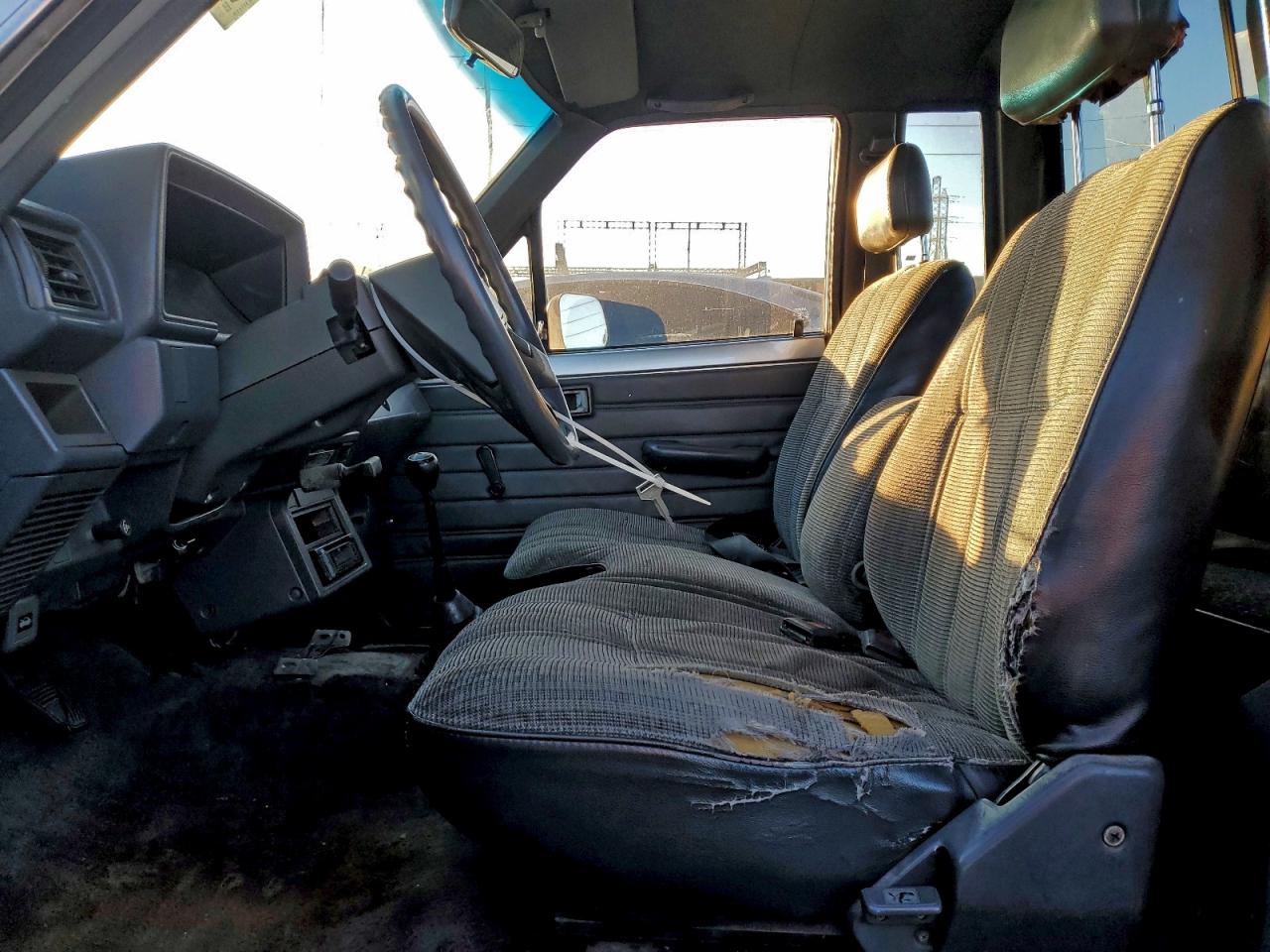 1987 Toyota Pickup Xtracab Rn70 Dlx VIN: JT4RN70DXH0032048 Lot: 96103695