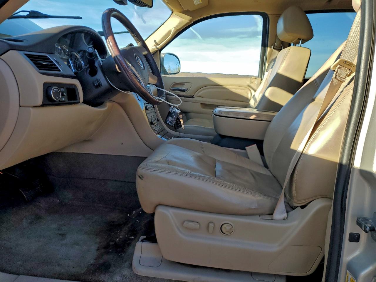 2011 Cadillac Escalade Esv Luxury VIN: 1GYS4HEF3BR141856 Lot: 93155985