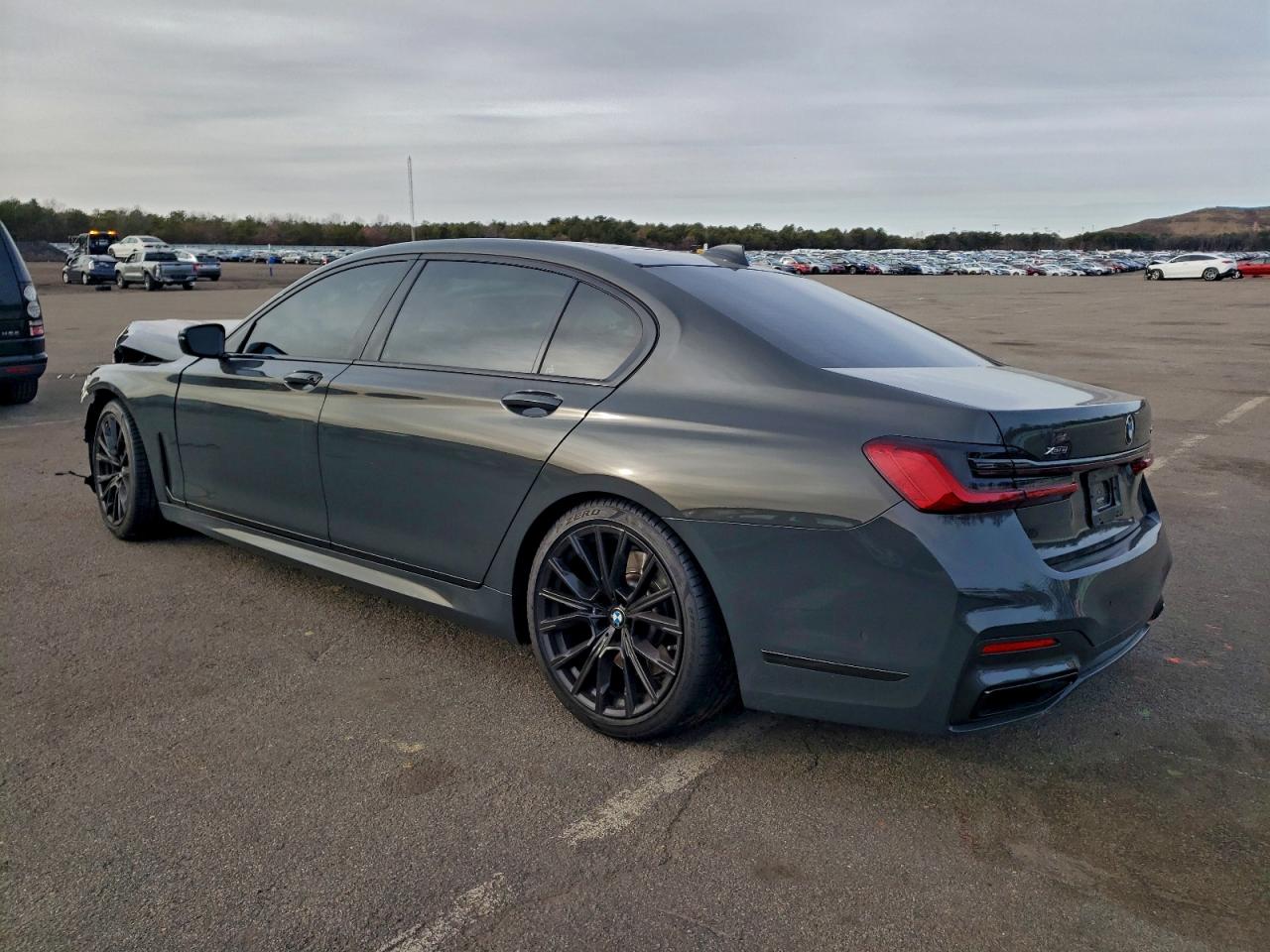 Фото: WBA7U2C03NCH46779