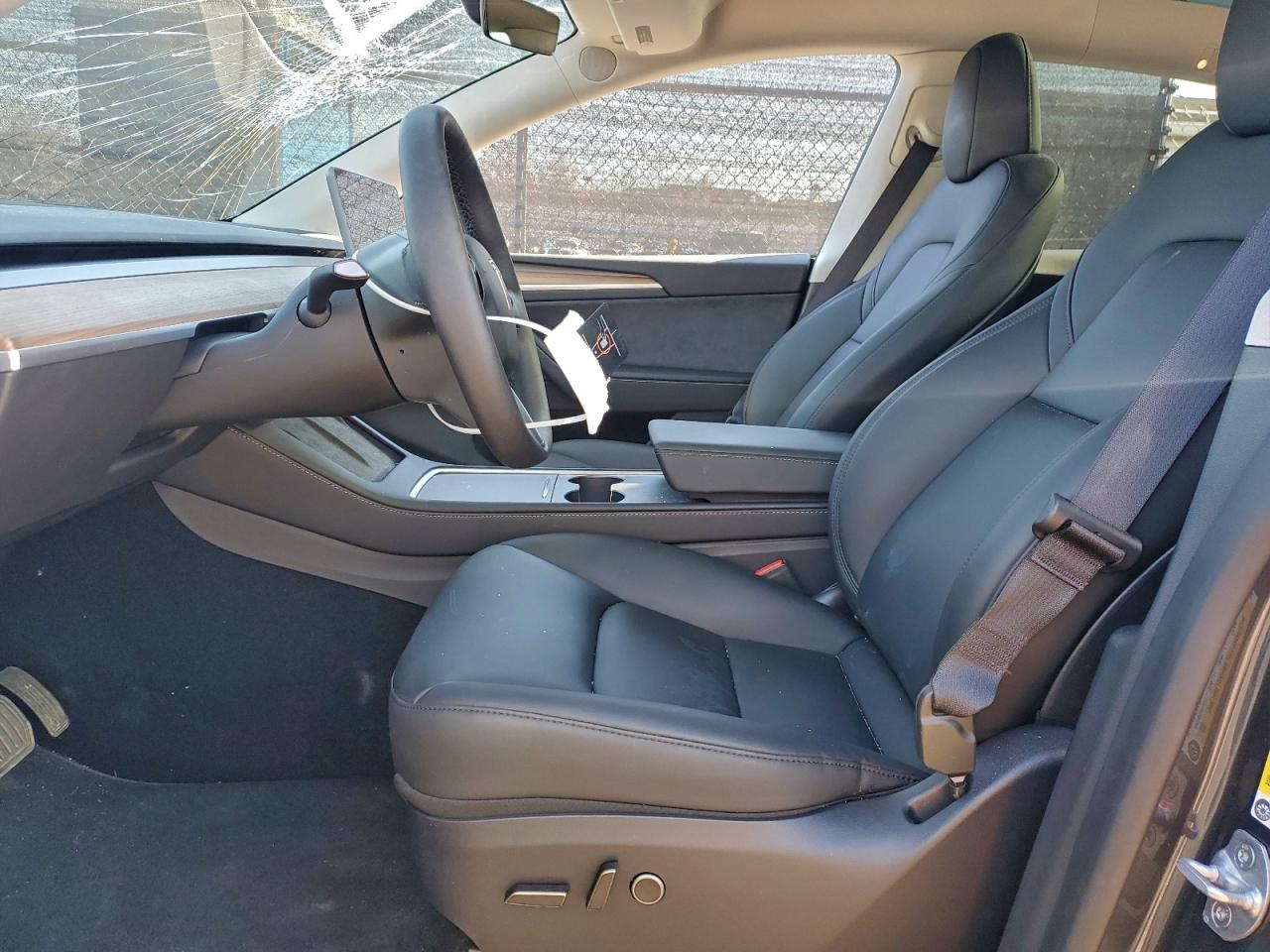 2025 Tesla Model Y VIN: 7SAYGDEE9SA360463 Lot: 94272875