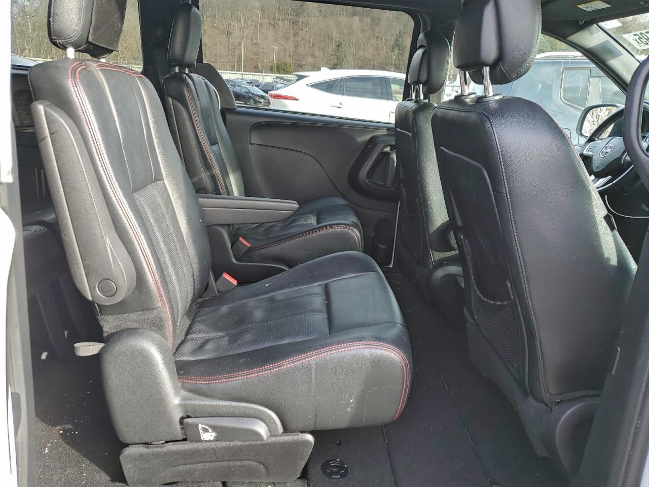 2016 Dodge Grand Caravan R/T VIN: 2C4RDGEG2GR376130 Lot: 94561595