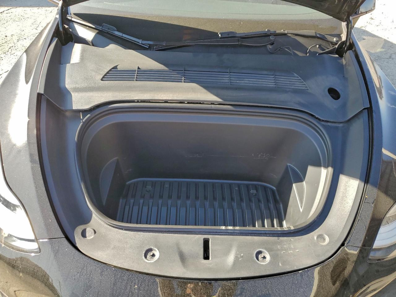 2022 Tesla Model Y VIN: 7SAYGDEE0NF575477 Lot: 94804245