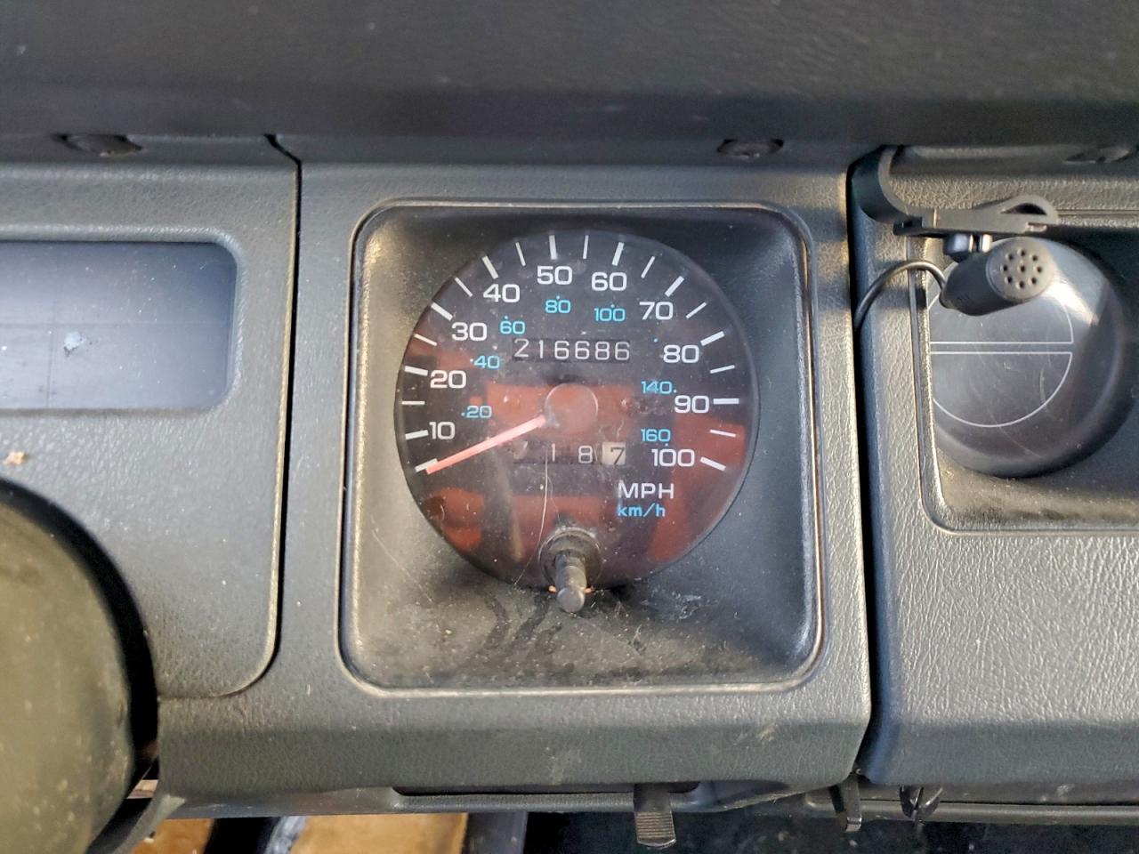 1992 Jeep Wrangler / Yj Islander VIN: 2J4FY39S9NJ529588 Lot: 95899645