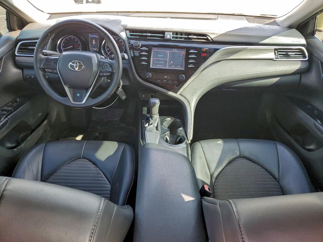 2018 Toyota Camry L VIN: 4T1B11HK3JU586636 Lot: 95269685