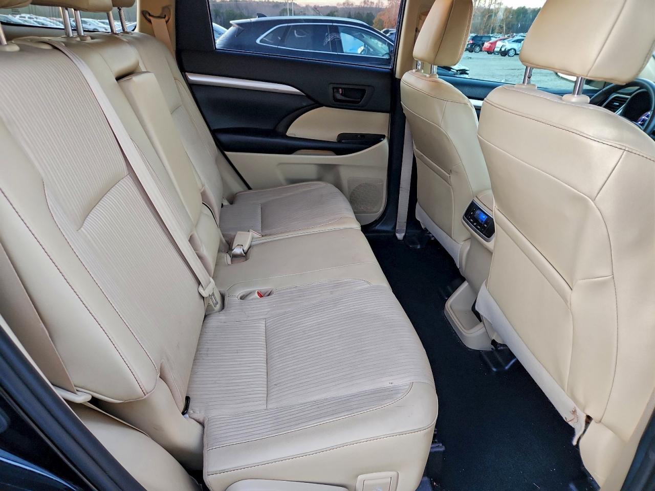 2019 Toyota Highlander Le VIN: 5TDZZRFH8KS333271 Lot: 96437655