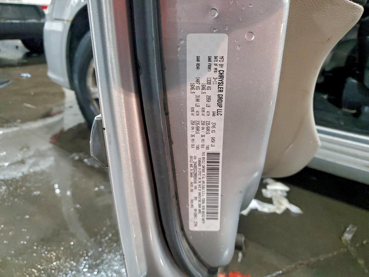 2011 Chrysler Town & Country Touring VIN: 2A4RR5DG2BR694548 Lot: 96424055