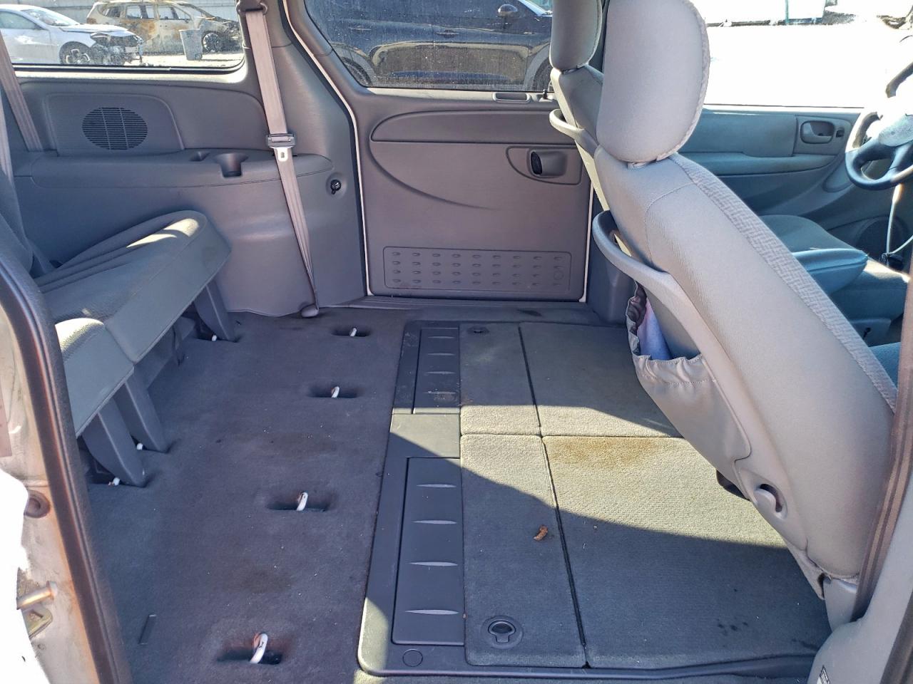 2005 Chrysler Town & Country Lx VIN: 2C4GP44R65R180169 Lot: 94880015