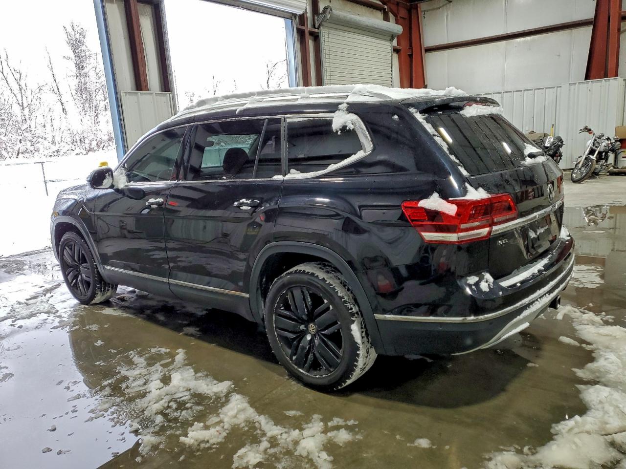 Фото: 1V2NR2CA7JC584116