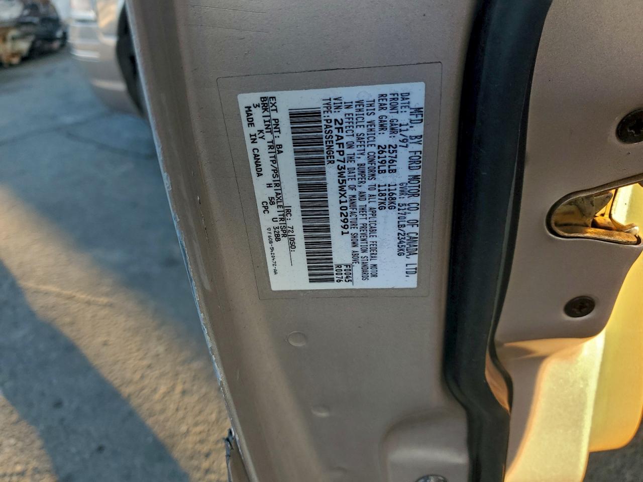 1998 Ford Crown Victoria VIN: 2FAFP73W5WX102991 Lot: 94741655