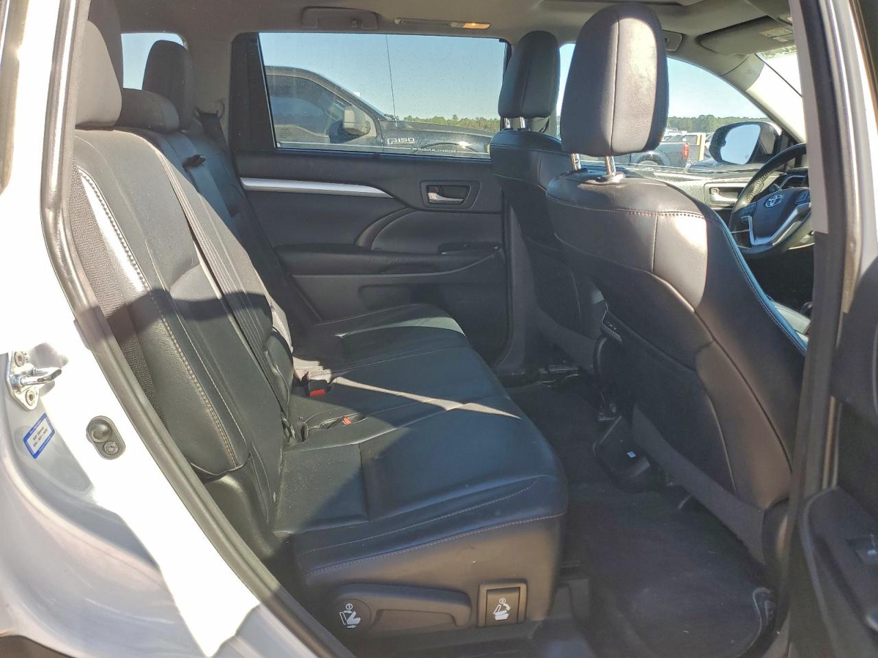 2015 Toyota Highlander Xle VIN: 5TDKKRFHXFS109818 Lot: 96002875