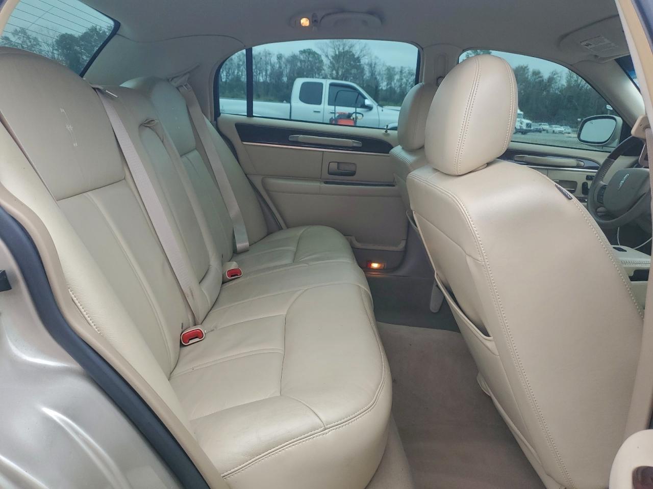 2009 Lincoln Town Car Signature Limited VIN: 2LNHM82VX9X636627 Lot: 94522325