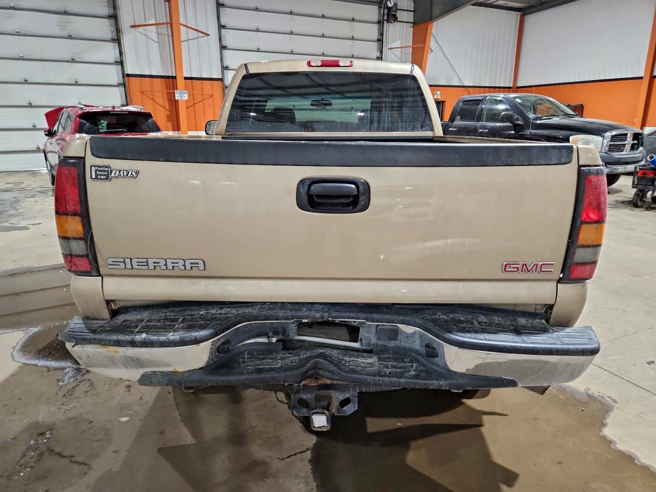 2005 GMC Sierra K2500 Heavy Duty VIN: 1GTHK23215F835812 Lot: 95798965