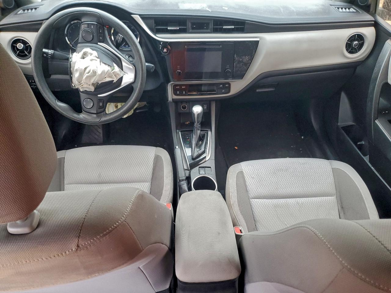 2018 Toyota Corolla L VIN: 5YFBURHE5JP799427 Lot: 94647875