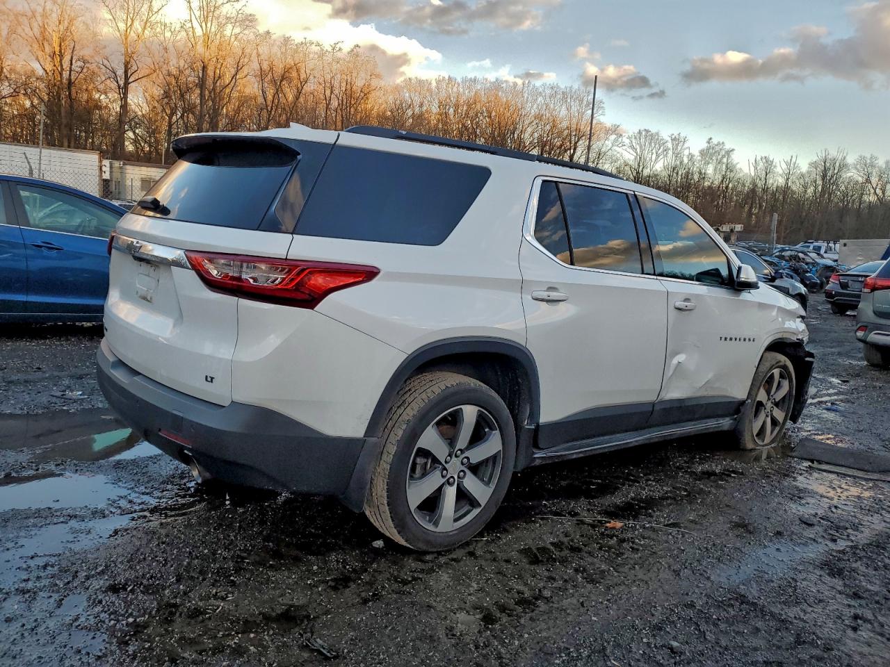 2019 Chevrolet Traverse Lt VIN: 1GNEVHKW1KJ153014 Lot: 96829365