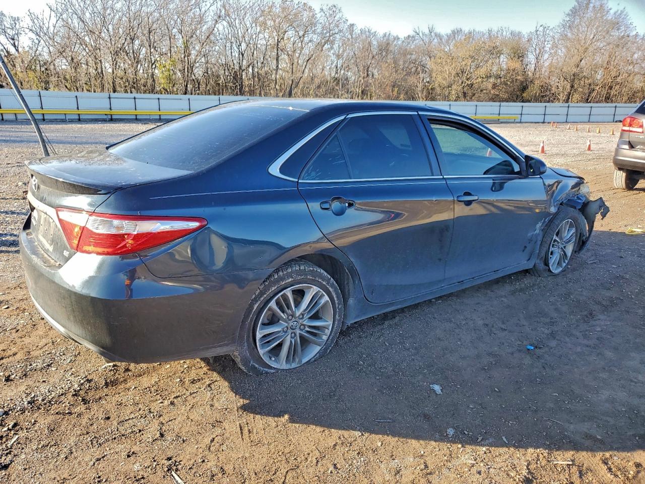 2016 Toyota Camry Le VIN: 4T1BF1FK8GU551751 Lot: 95438845
