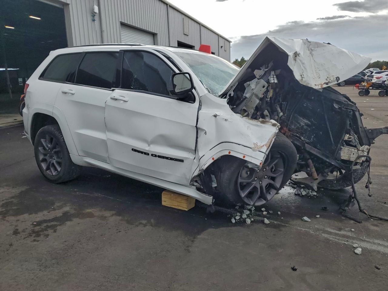 2020 Jeep Grand Cherokee Overland VIN: 1C4RJECG4LC145345 Lot: 97376135