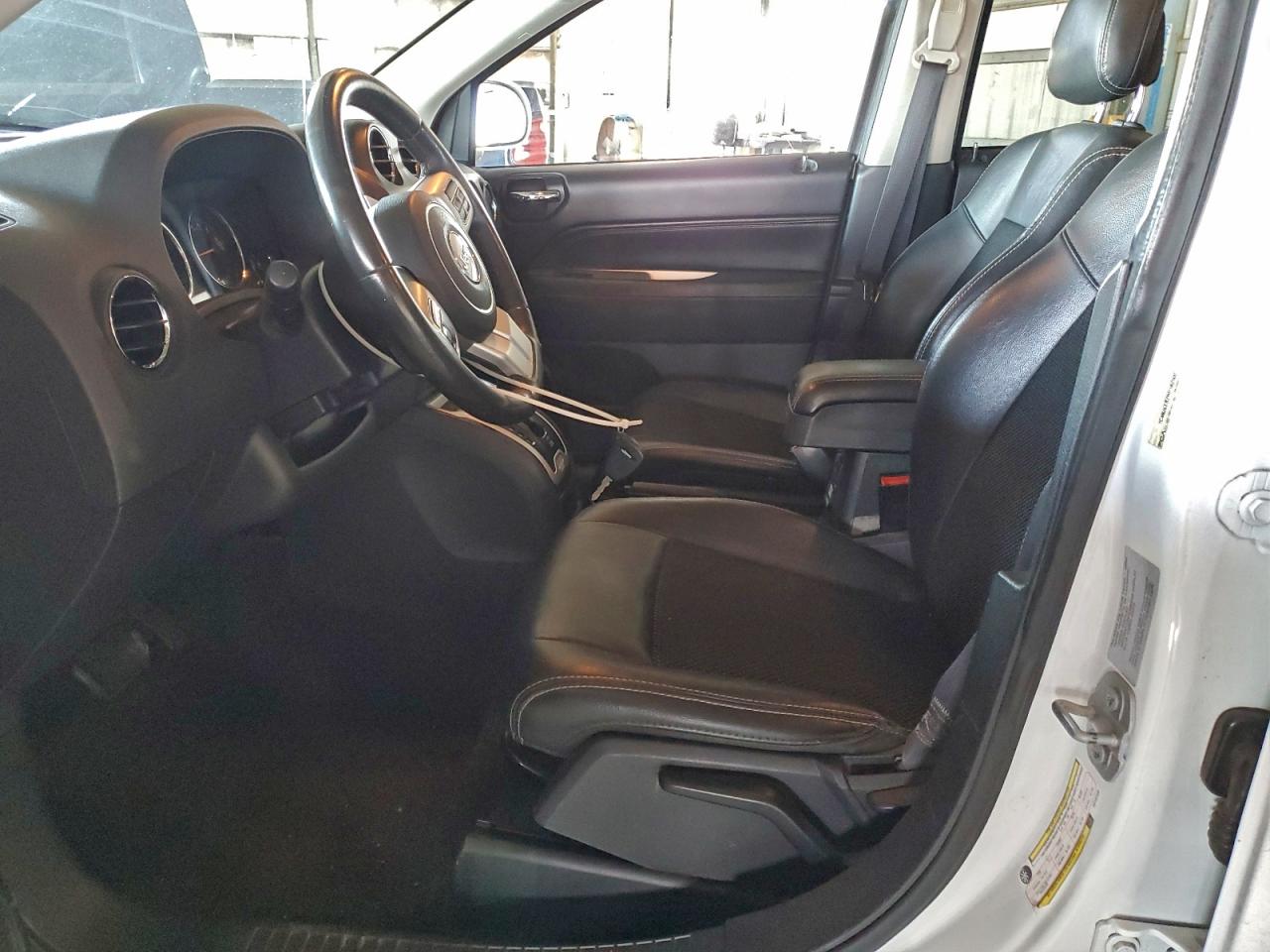 2017 Jeep Compass Latitude VIN: 1C4NJCEB2HD182500 Lot: 94810805