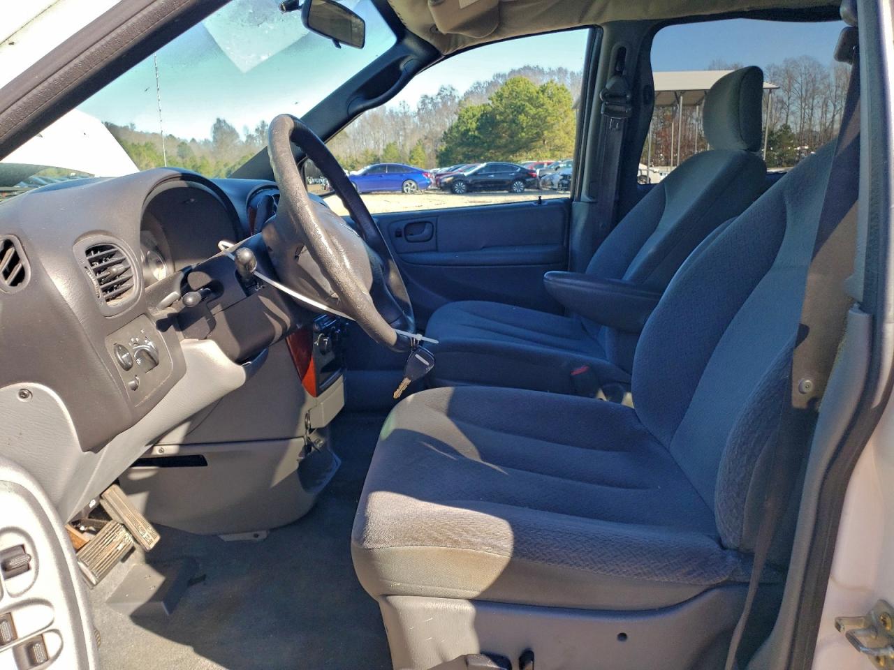 2005 Chrysler Town & Country Lx VIN: 2C4GP44R65R180169 Lot: 94880015