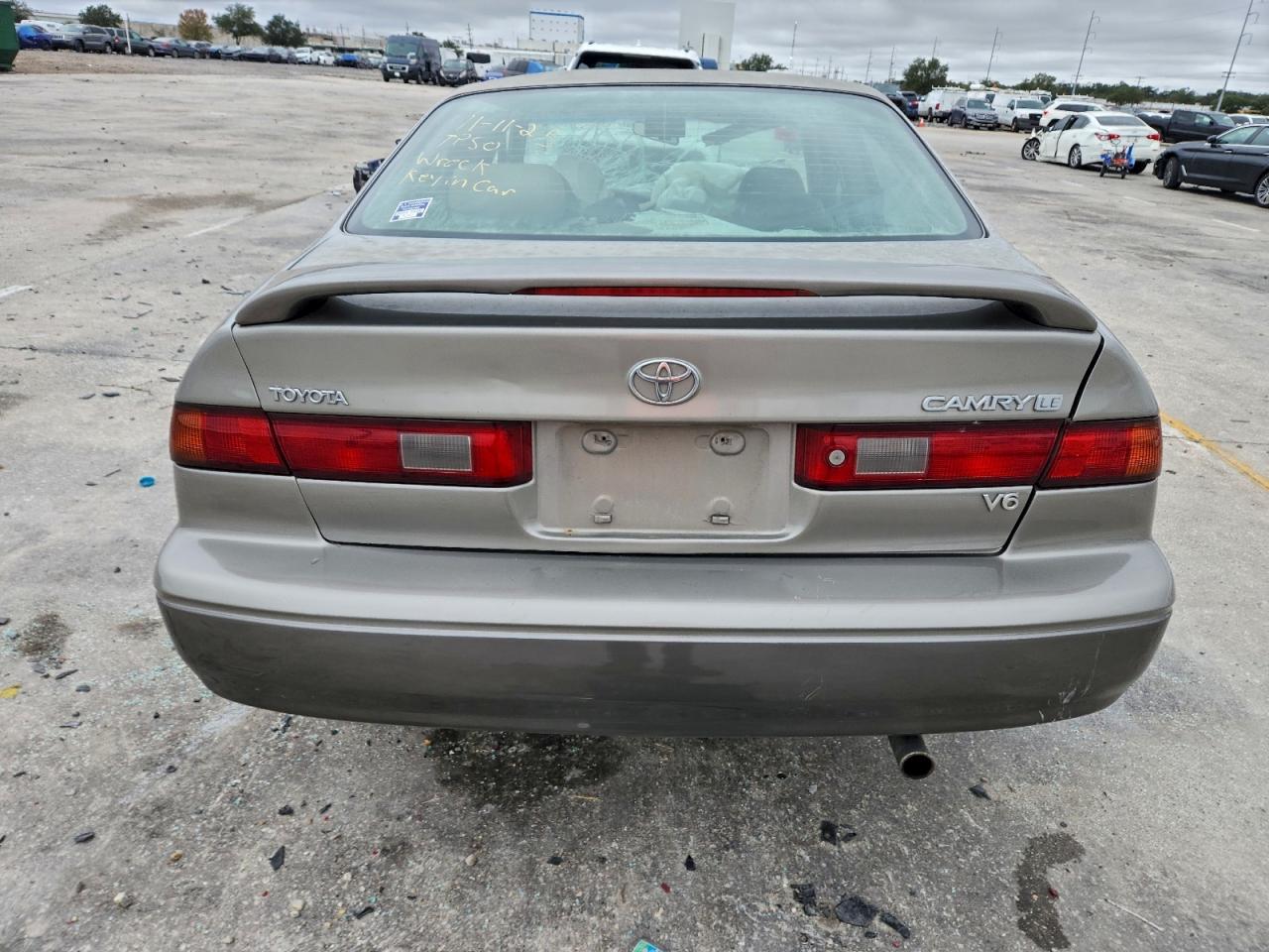 1999 Toyota Camry Le VIN: JT2BF22K9X0208964 Lot: 95776405