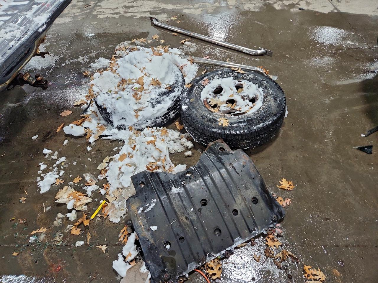 2000 Toyota Tundra Access Cab Limited VIN: 5TBBT4811YS071021 Lot: 95899855