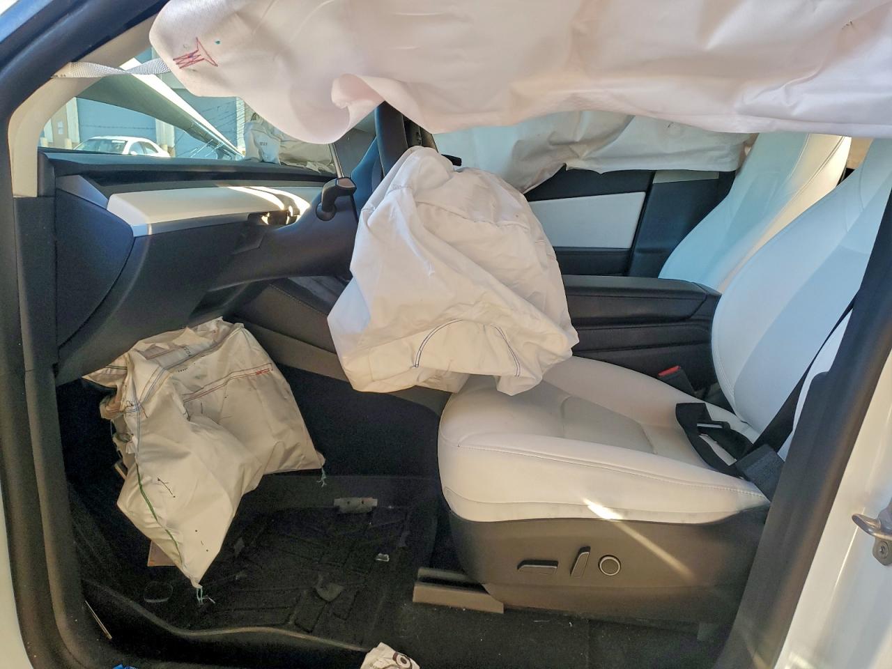 2022 Tesla Model Y VIN: 7SAYGDEF2NF484249 Lot: 94947085