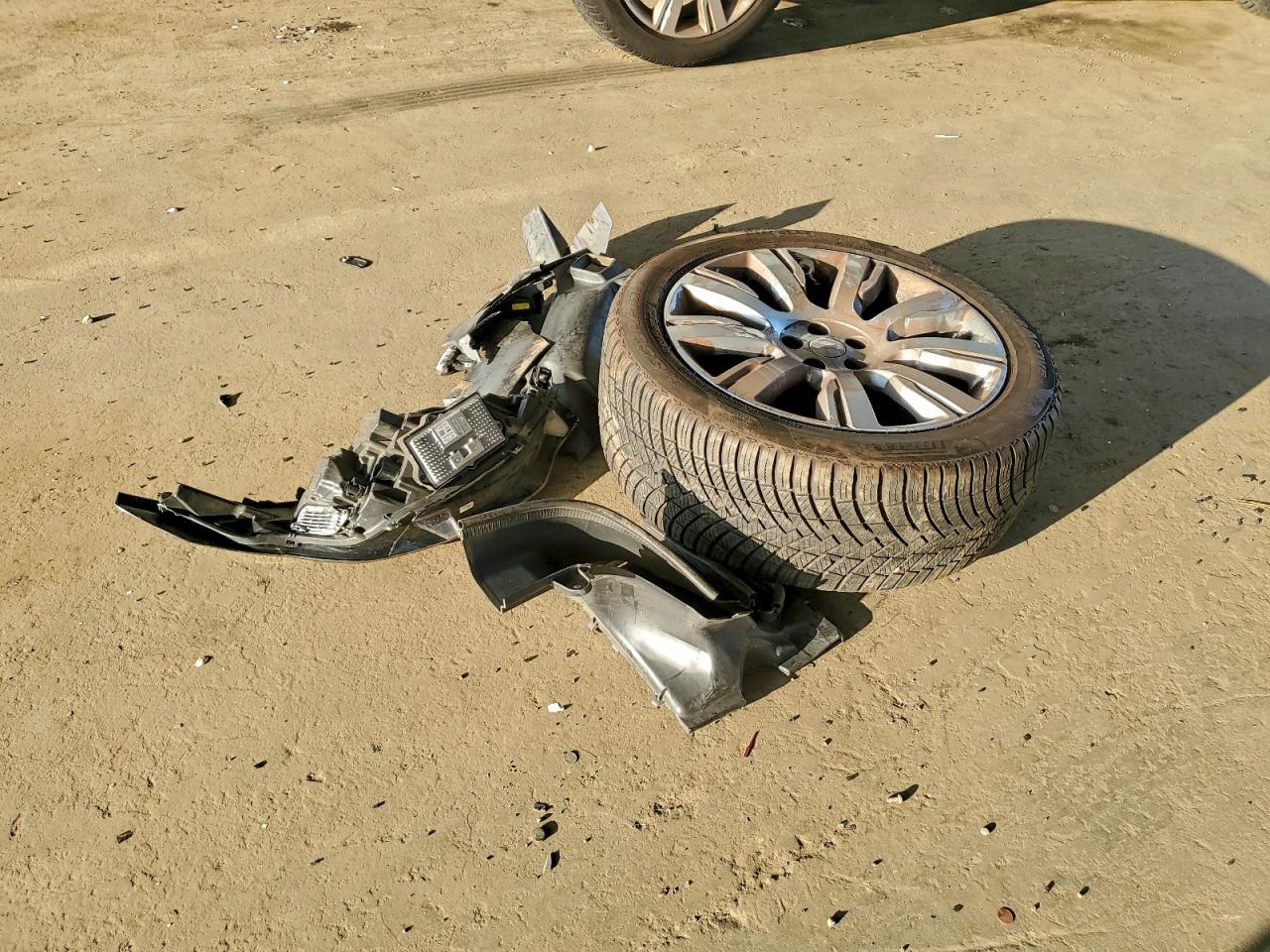 2017 Land Rover Discovery Hse Luxury VIN: SALRHBBV7HA017817 Lot: 95132915