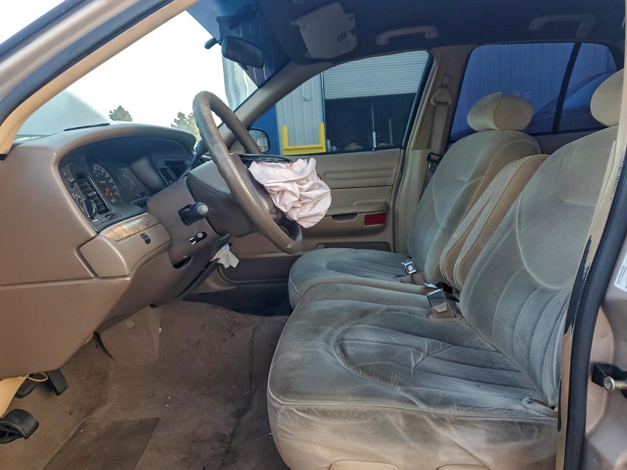 1998 Ford Crown Victoria VIN: 2FAFP73W5WX102991 Lot: 94741655