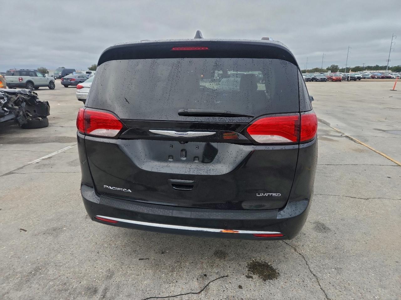 2017 Chrysler Pacifica Limited VIN: 2C4RC1GG2HR751996 Lot: 95520075