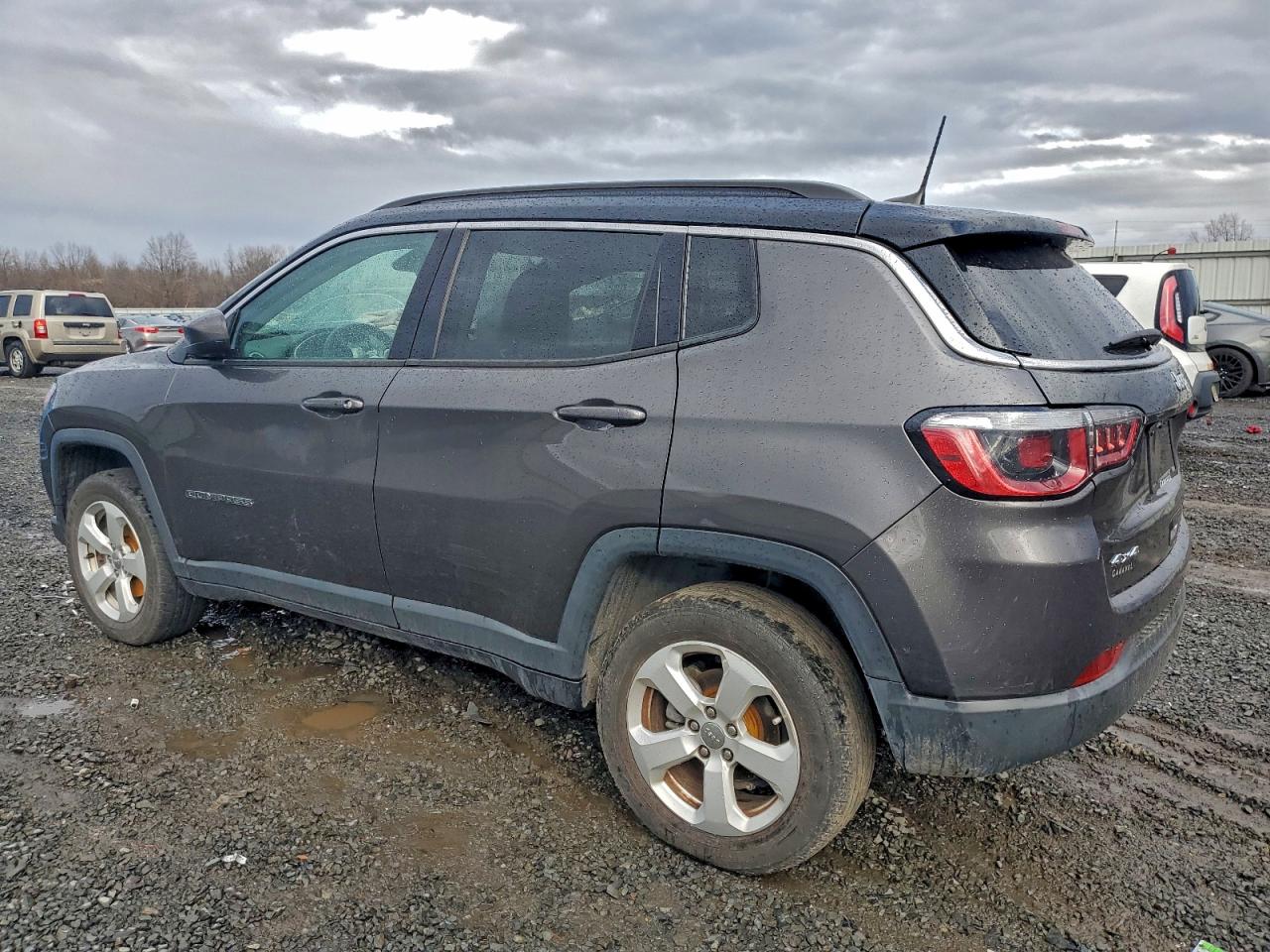 2018 Jeep Compass Latitude VIN: 3C4NJDBBXJT161694 Lot: 97439235